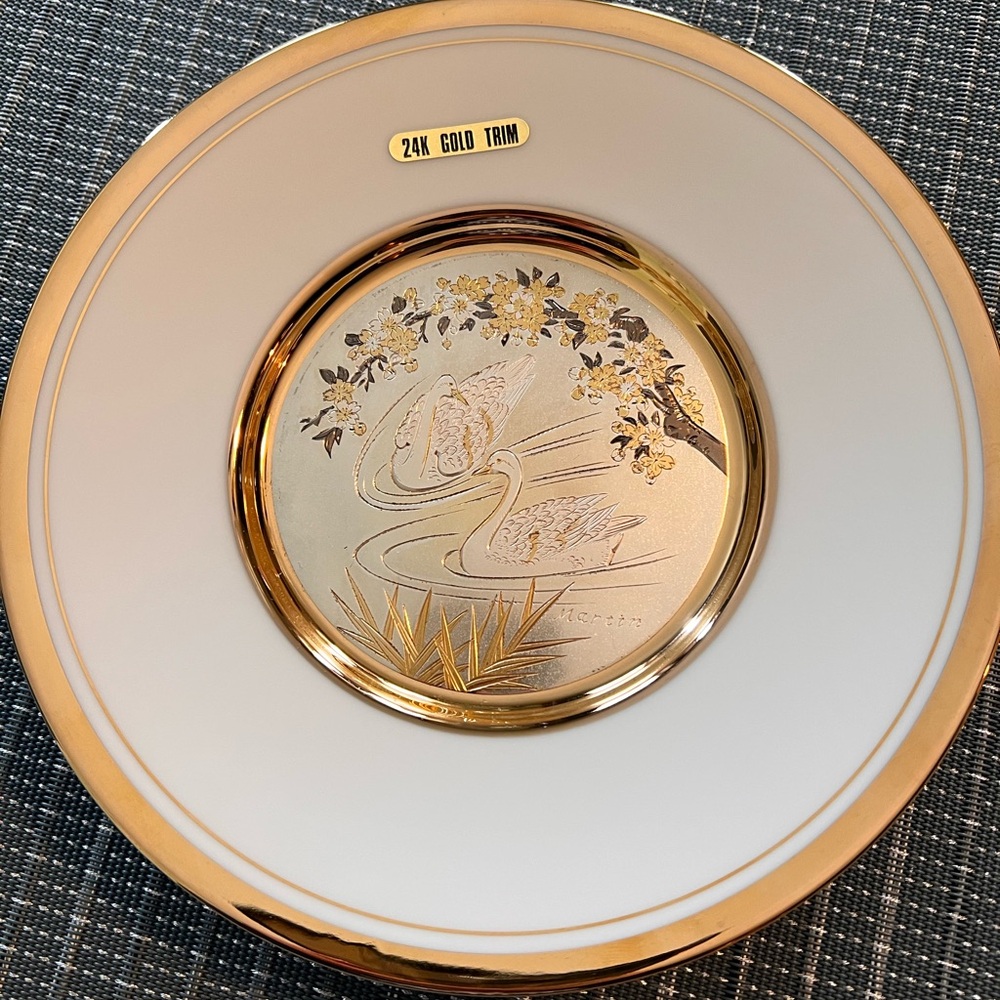 Elegant Plate with 24K Gold Trim and Swan Design
